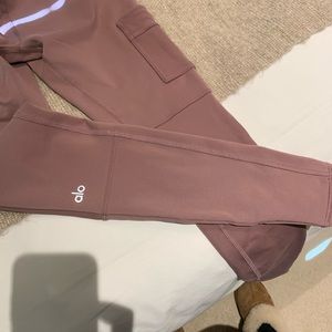 Alo leggings wore them 2 times! Perfect condition